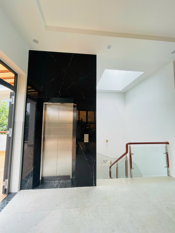 Thang Máy Mở Cửa Tự Động 